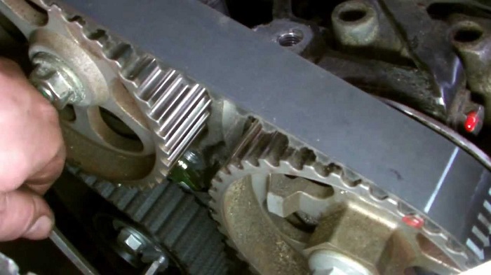The DCI 1.5 engine uses a timing belt instead of a chain