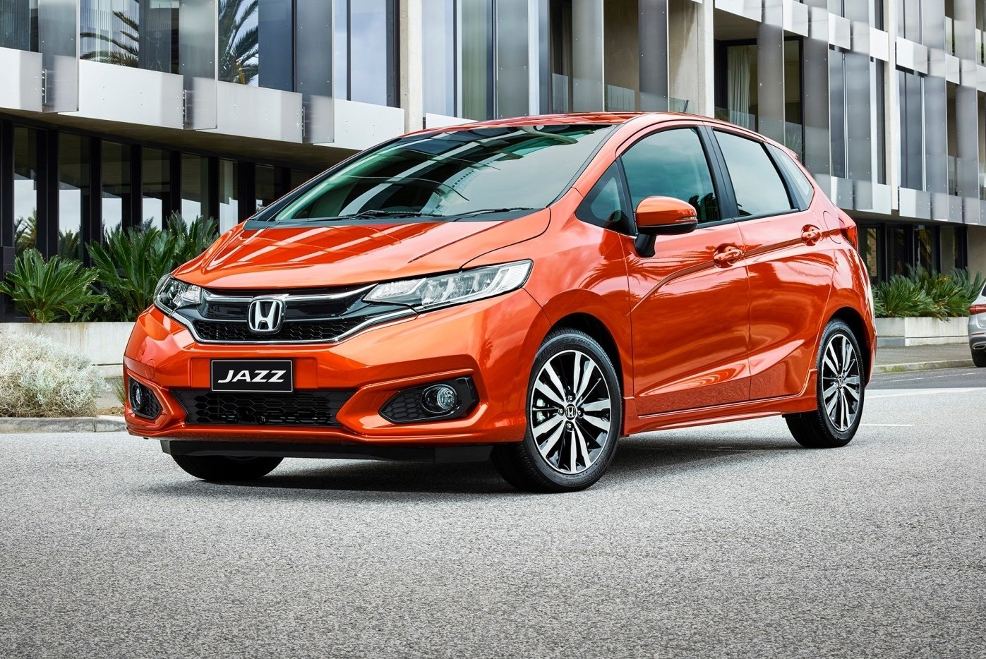 Compare Honda Jazz and Toyota Auris. Which is Better?
