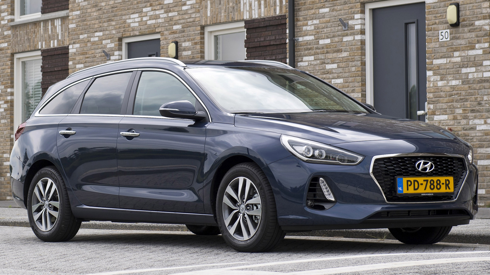 Compare Hyundai Accent and Hyundai i30. Which is Better?