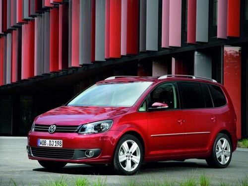 Compare Volkswagen Sharan and Volkswagen Touran. Which is Better?