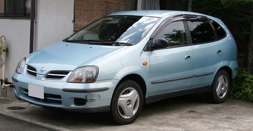Nissan tino 1999