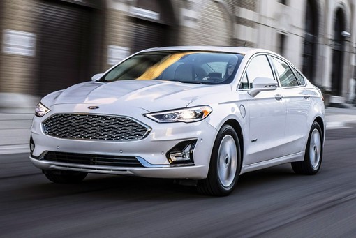 Compare Ford Fusion and Ford Mondeo. Which is Better?